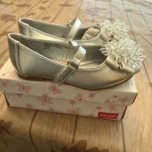 Silver toddler Mary Jane’s size 6
